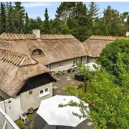 Cozy Thatched House At Hove * Vig
