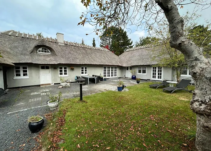 Cozy Thatched House At Hove 別荘 *
